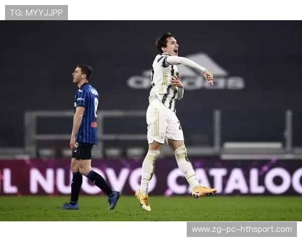 尤文快速倒脚形成空间，基耶萨一脚贴地射门